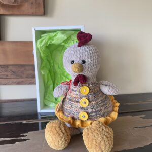 Игрушка ручной работы "Курочка Мэнди"