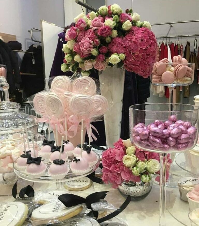Цветочное оформление модных бутиков